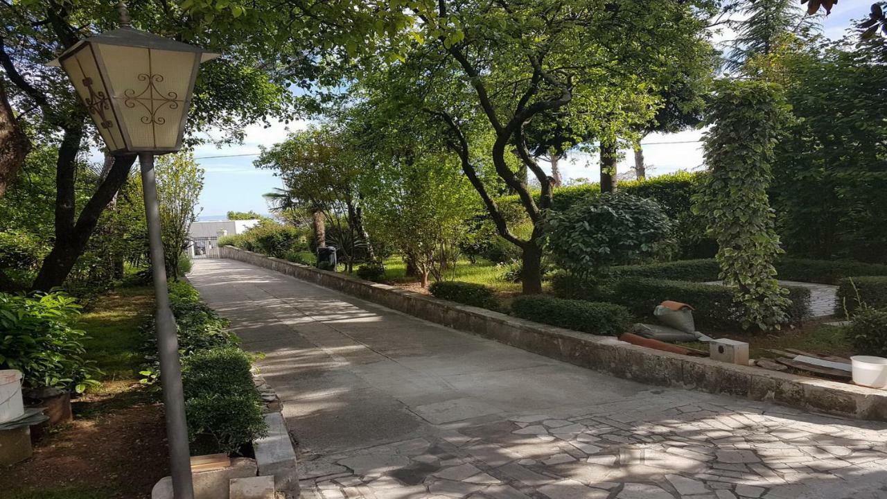 Apartments Anita - One Bedroom Apartment With Garden Матули Екстериор снимка